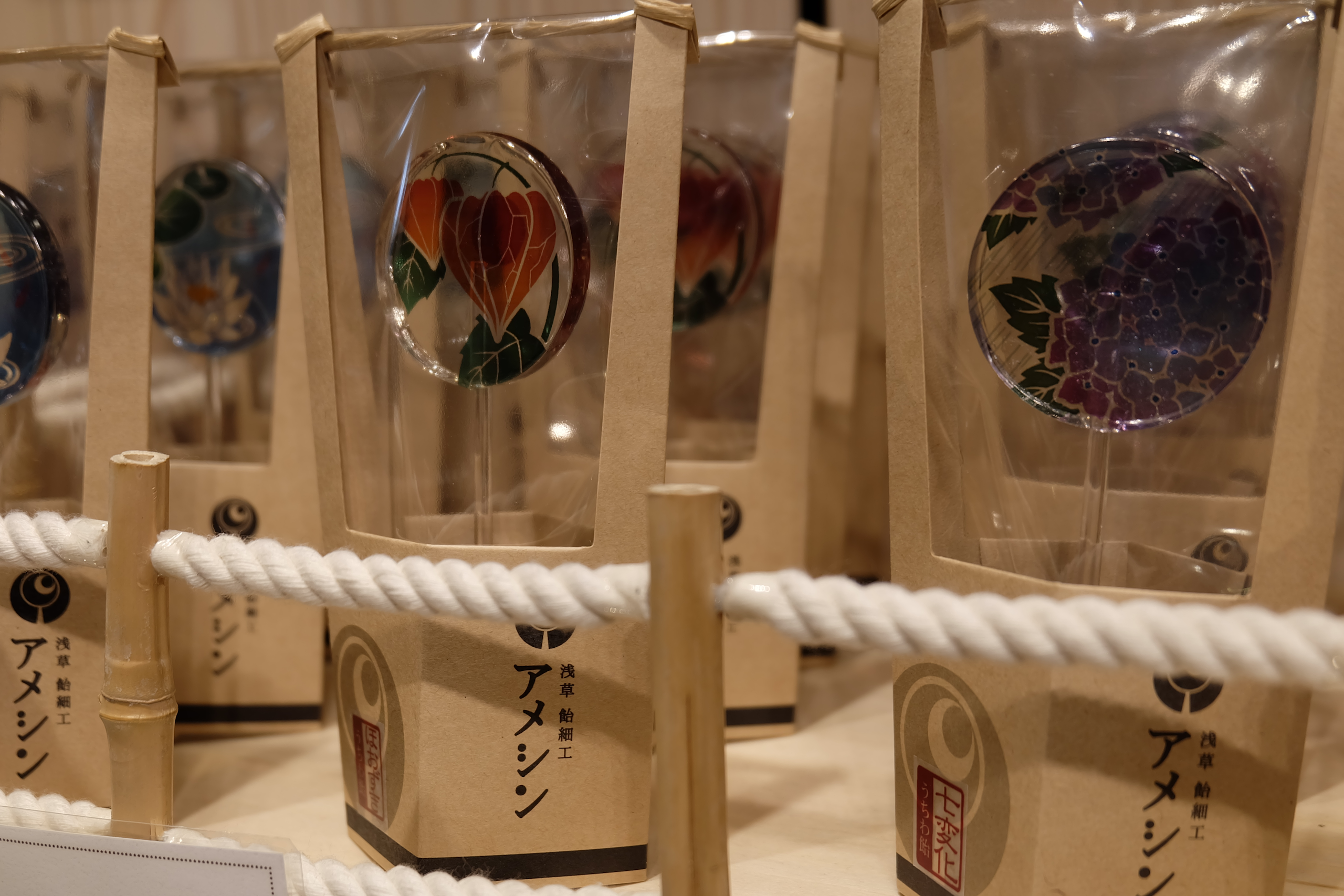手の先の小さな飴に夢中になる娯楽であり芸術でもある飴細工 Japanese Candy Craft Amezaiku Kunpootle