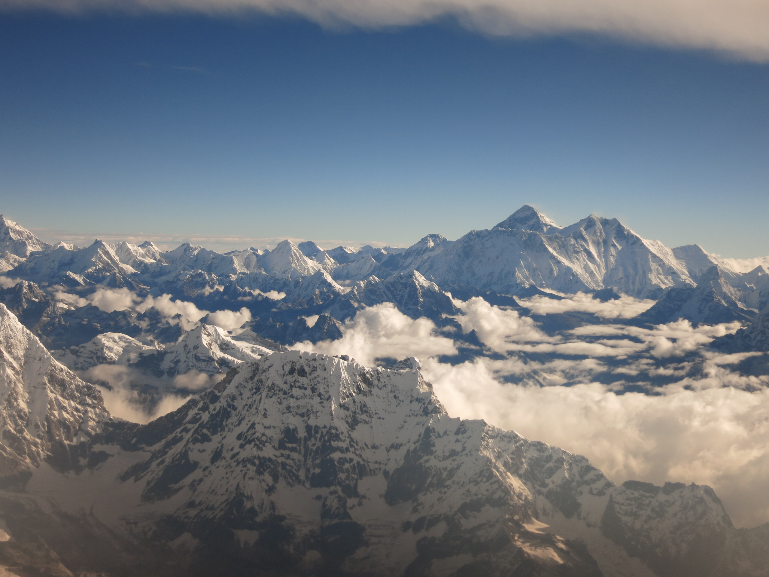地球で最も高い山エベレストを有するヒマラヤ山脈 Mount Everest Himalayan Range Kunpootle