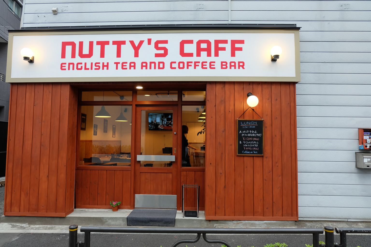 NUTTY’S CAFF